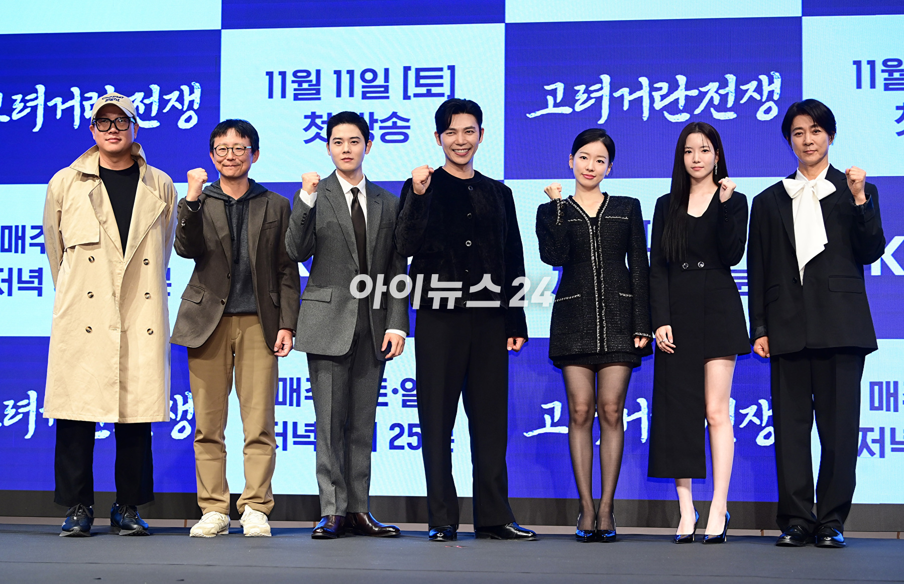 (왼쪽부터) 감독 김한솔-전우성-배우 김동준-지승현-이시아-하승리-최수종이 9일 오후 서울 구로구 더세인트에서 열린 KBS 2TV '고려거란전쟁' 제작발표회에서 포즈를 취하고 있다. [사진=정소희 기자]