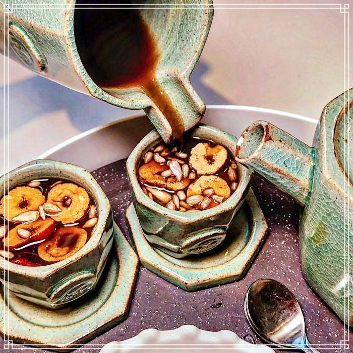 밀양 아리랑시장 맛집 레트로 카페, 직접 달인 쌍화차