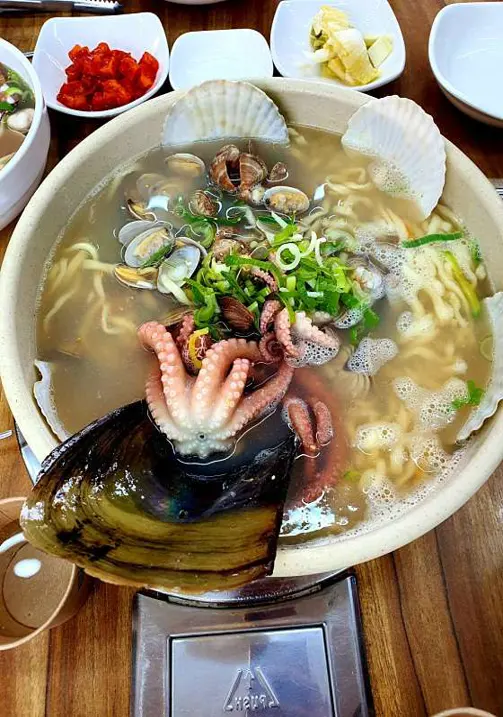 해품가 바다를 품은 횟집
