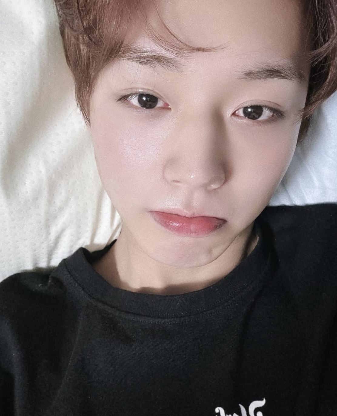 박지훈 셀카 사진