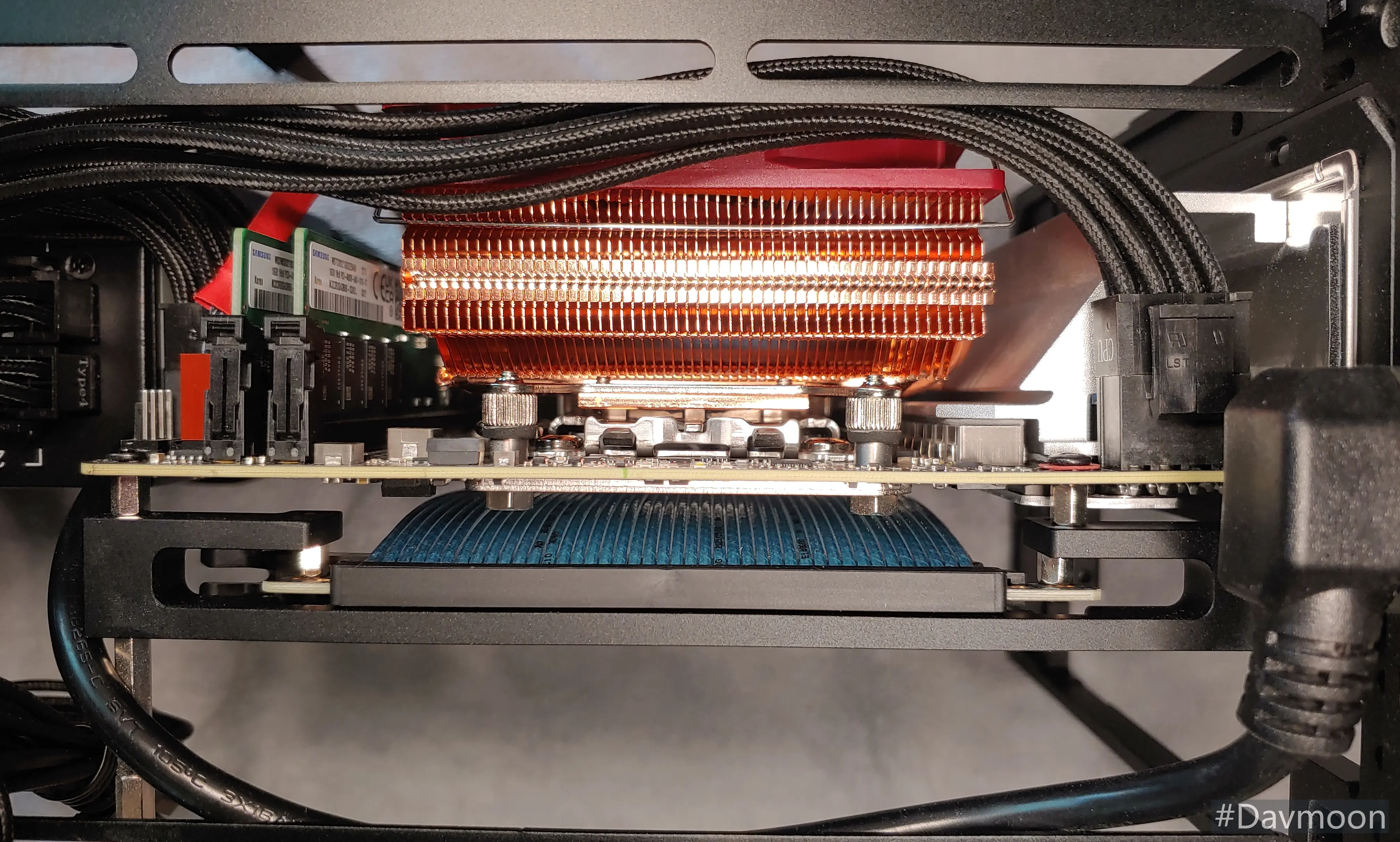 메인보드 휨 확인 및 CPU 밀착 상태 확인