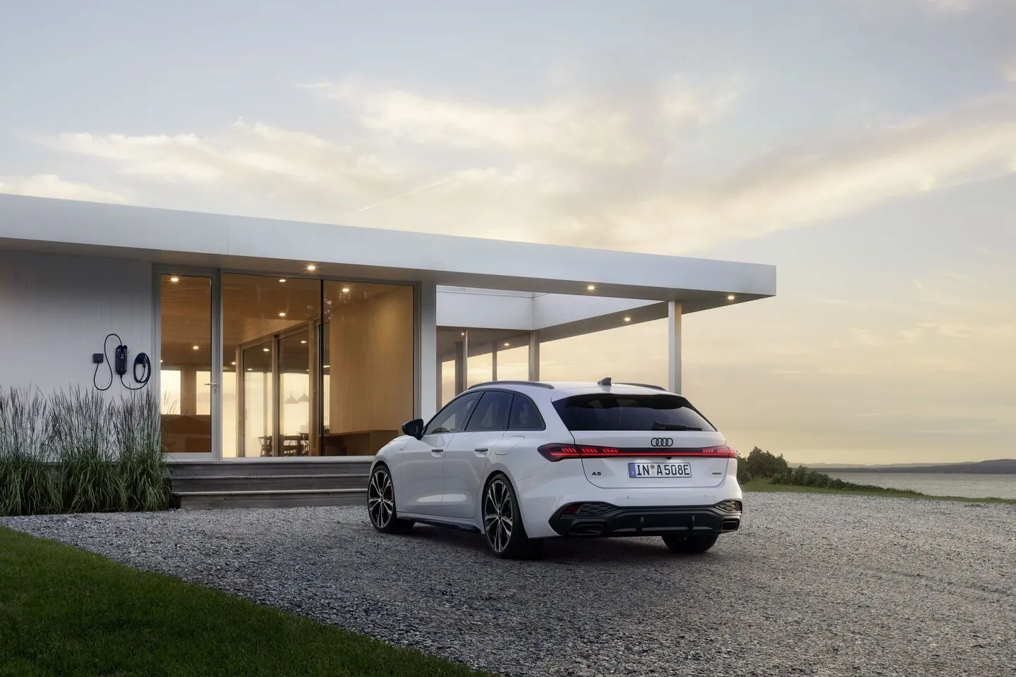 아우디 A5 E 하이브리드 이미지