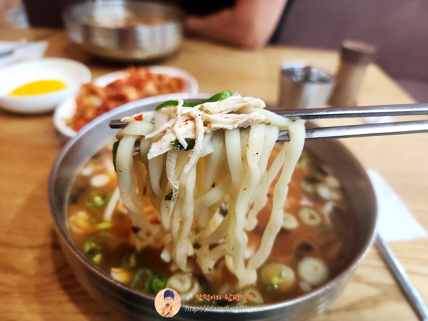 얼큰닭칼국수