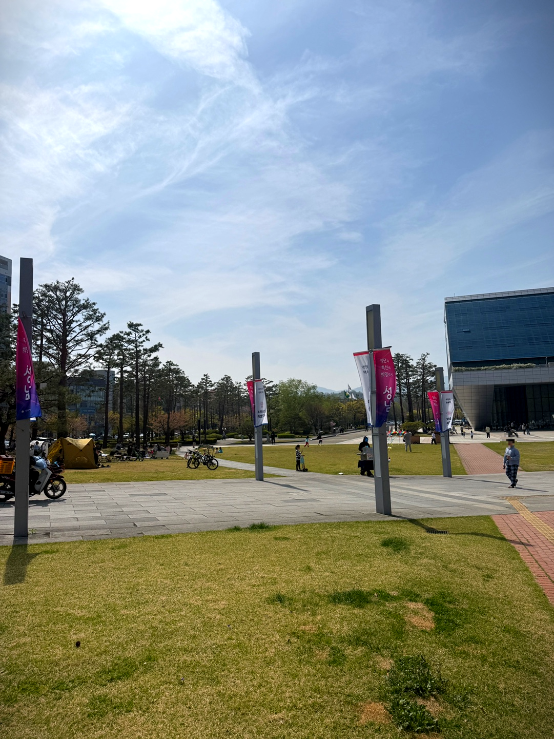 성남시청 넓은 광장