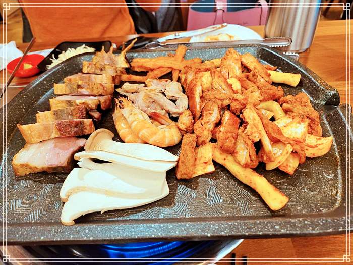 100년 만에 개방, 한옥 길, 삼청동 맛집 항아리 커피숯 바베큐 삼겹살, 불쭈꾸미