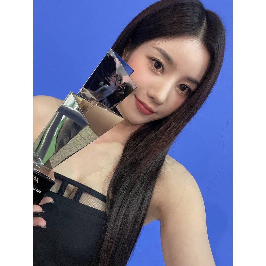 아이돌-idol-kpop-가슴-가슴골-슴골-boobs-cleavage-midriff-엉덩이-엉밑-엉밑살-butt-섹시-몸매-body-sexy-허벅지-thighs-도끼-cameltoe-nsfw-legs-cheeks-아이즈원-izone-권은비-kwon-eunbi