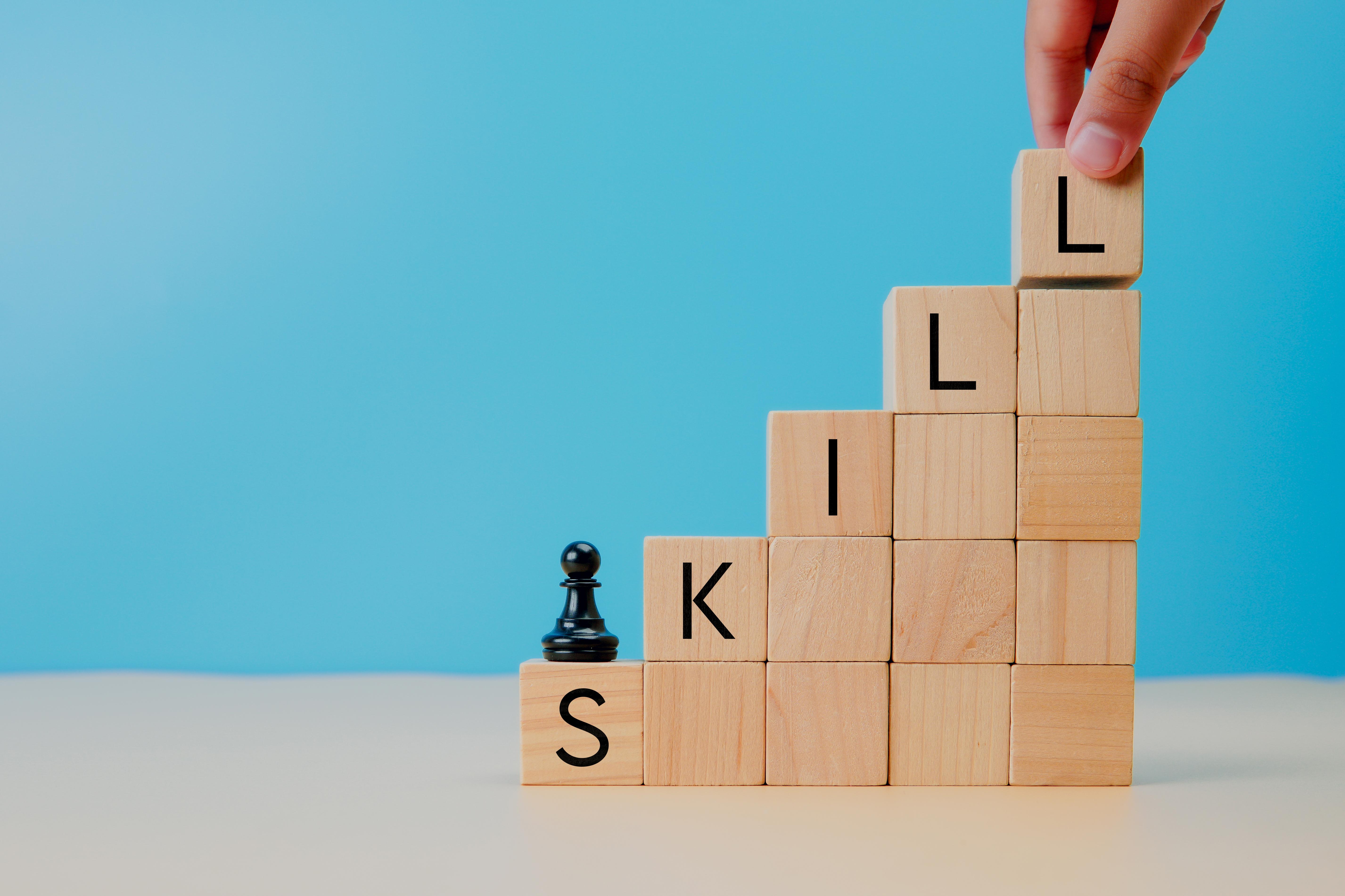 이미지 출처: AI 생성 이미지(콘텐츠 이해를 돕기 위한 시각 자료, 실제 인물을 특정하지 않은 AI 생성 이미지)
기능사에서 기사까지 단계적으로 성장하는 자격증 커리어 로드맵을 상징하는 이미지