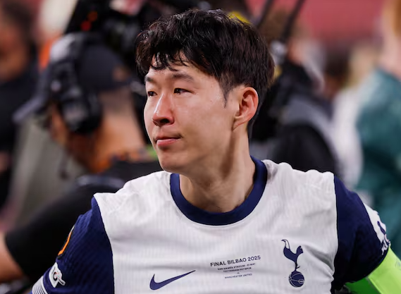 손흥민 토트넘 유로파리그 우승 트로피