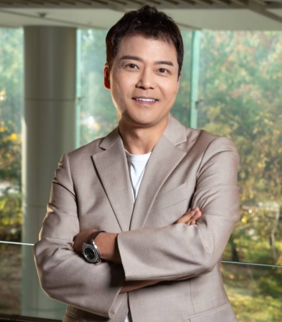 젊은 모습의 전현무