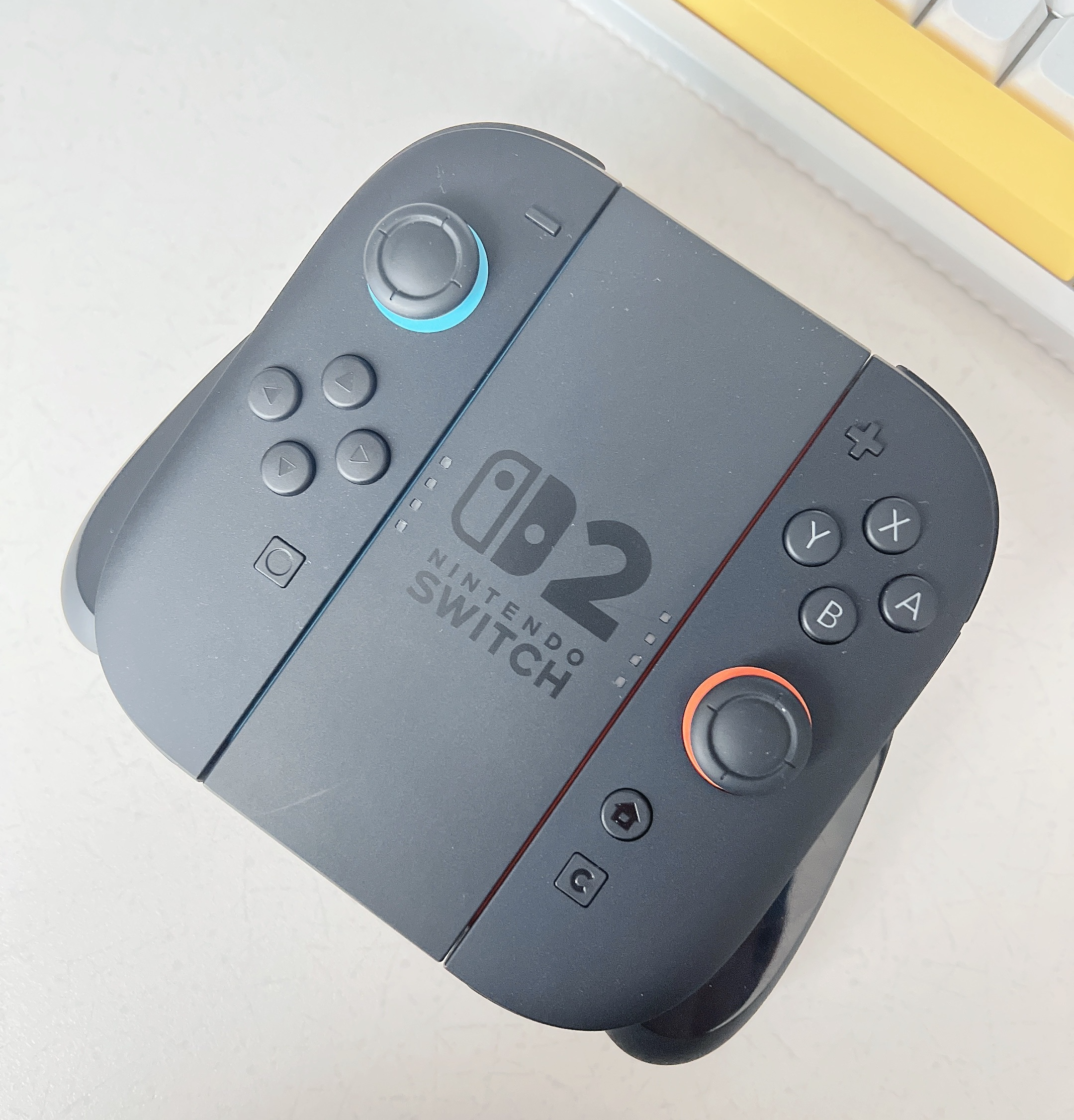 조이콘 그립 결합 사진 (상단 뷰)