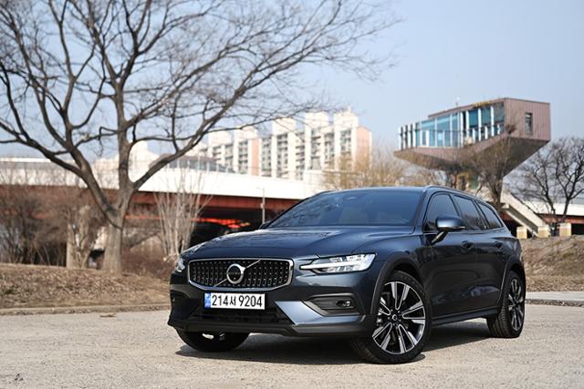 볼보 V60 크로스컨트리 얼티메이트