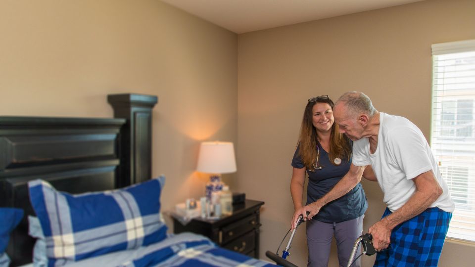 몸이 점점 굳어가 행동이 불편해지는 병. 파킨슨병