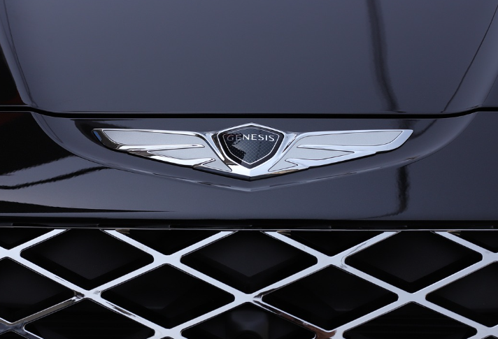 현대자동차의 SUV 라인업 전략, 스포츠 마케팅, 프리미엄 브랜드 제네시스