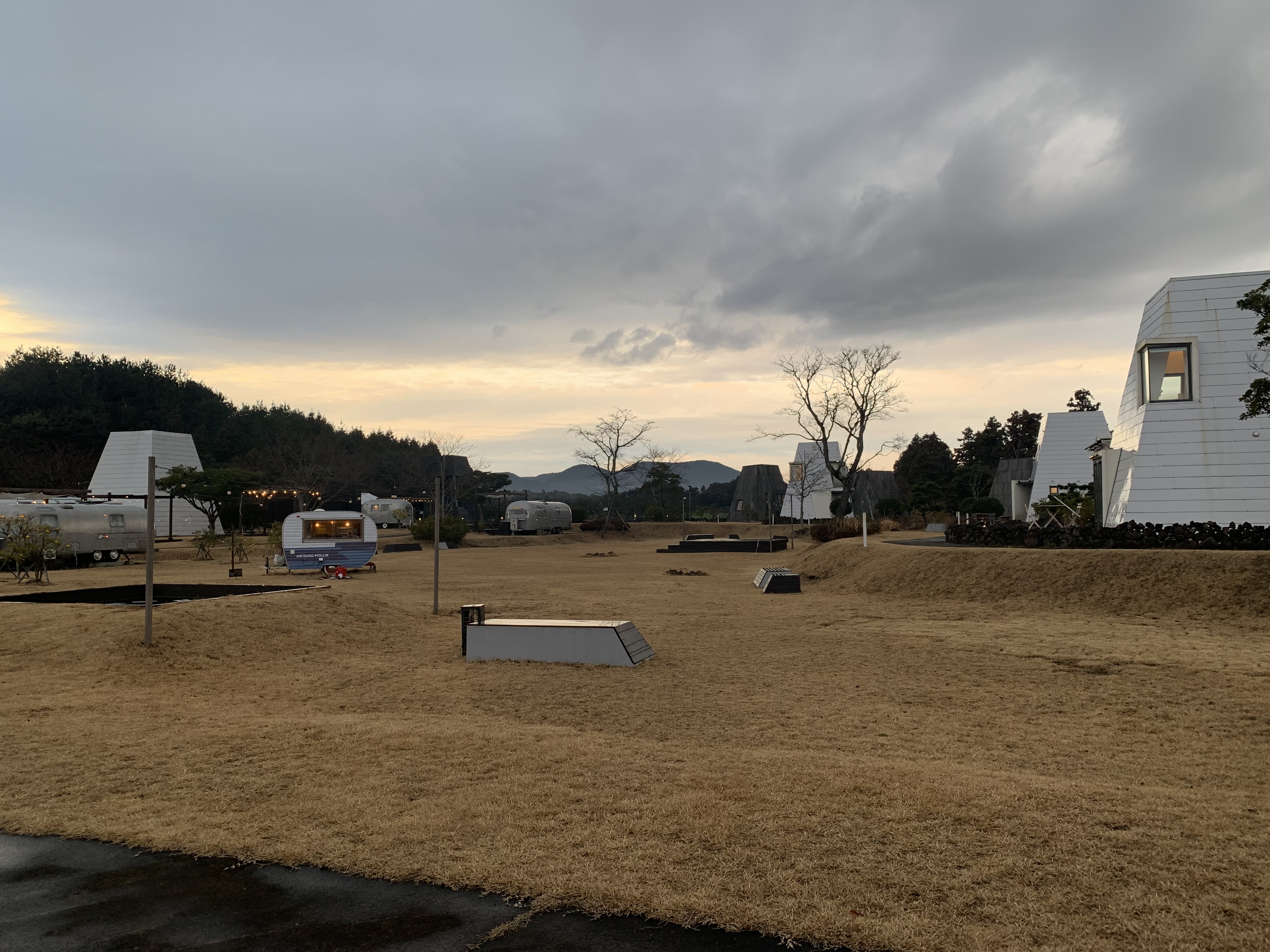 제주도에서 찾은 감성 글램핑 숙소 어라운드폴리 리뷰 - 겨울 에어스트림 숙박 후기