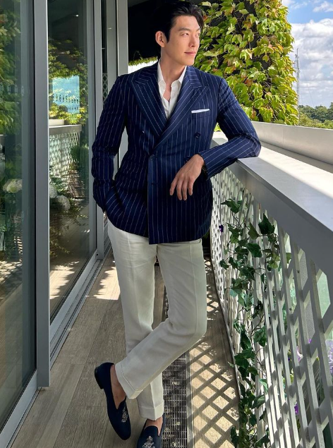 김우빈 프로필 작품활동 연애 신민아 결혼 투병 결별 드라마 영화 넥플릭스