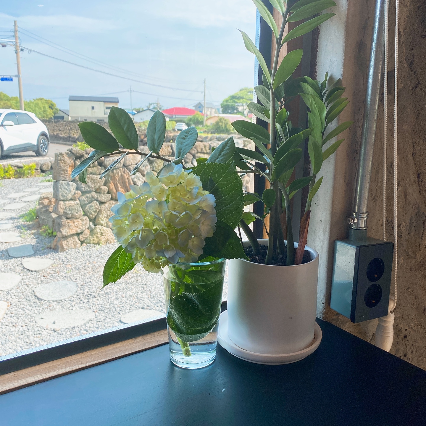 제주 서귀포 성산 혼인지 돌창고 개조 돌집 카페 고요히