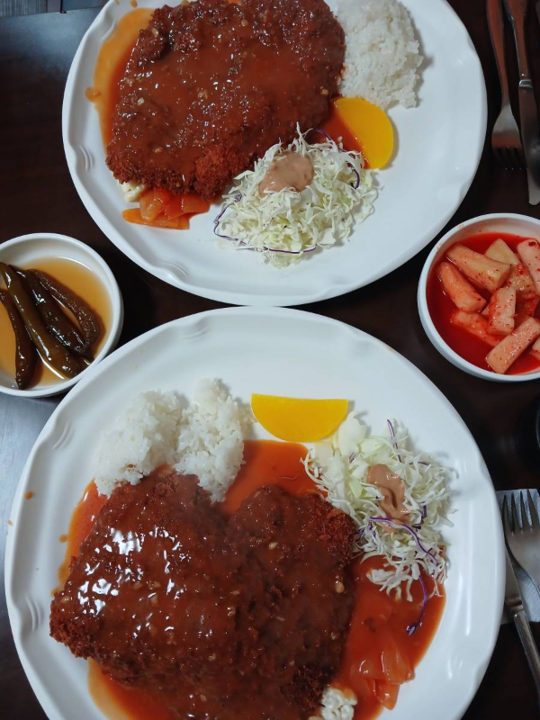왕돈까스 2개 항공샷
