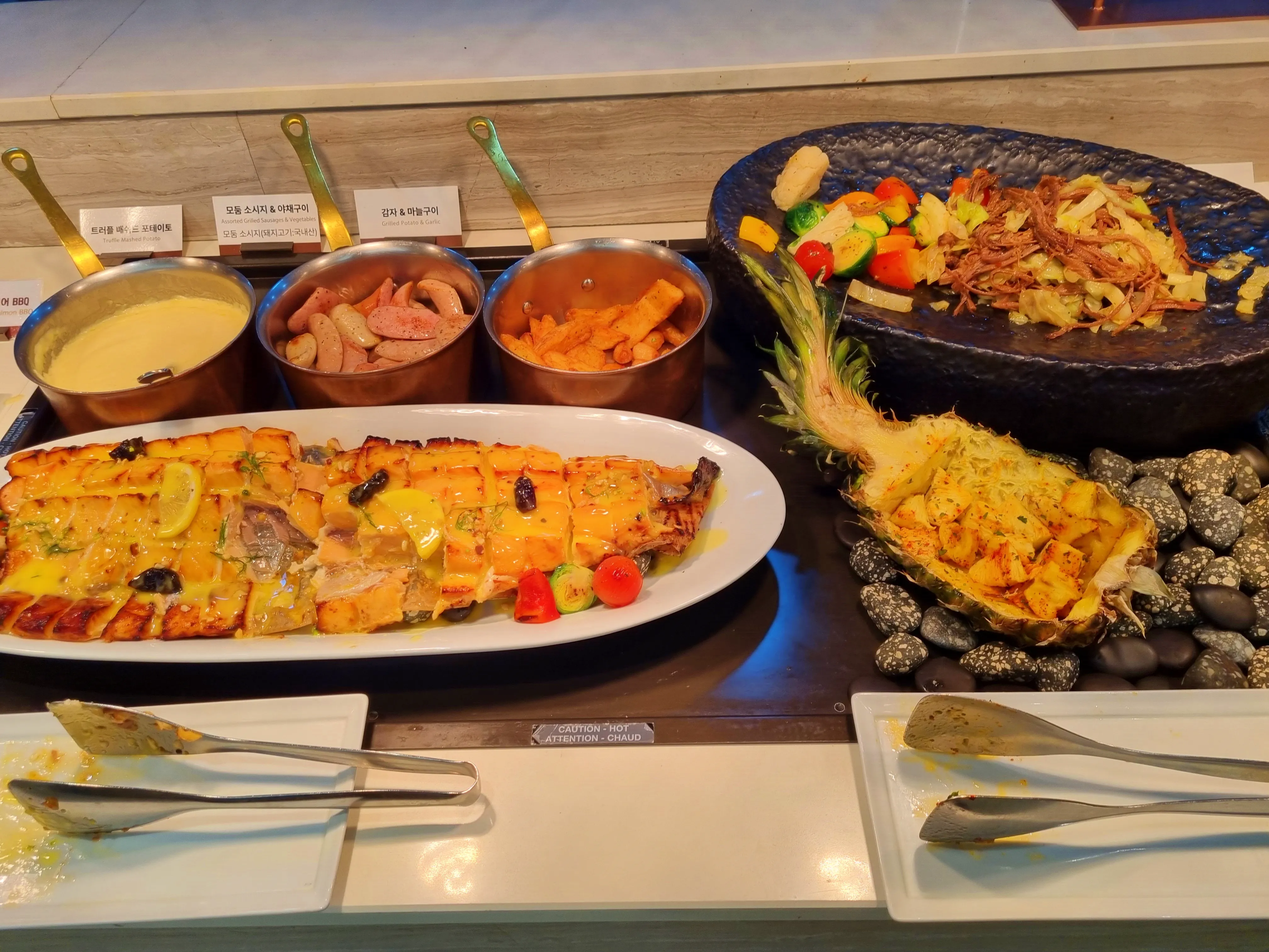 63파빌리온-뷔페-용산-연어구이