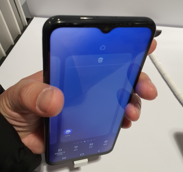 갤럭시A23-윗부분