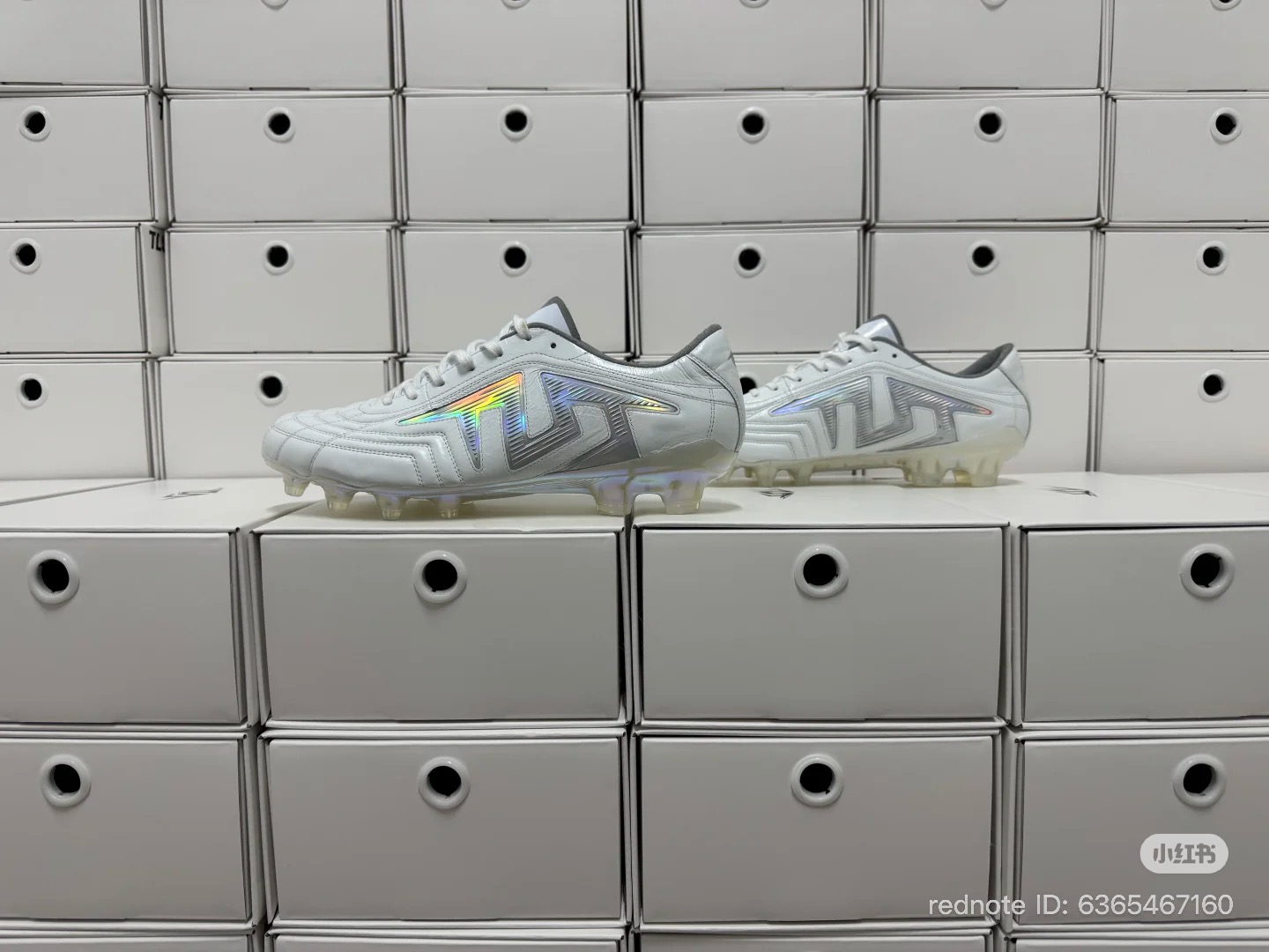 tlss 새로운 컬러의 축구화 소개