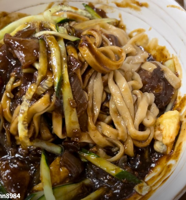 동네한바퀴-도토리-한상-김영권-막줄래국시