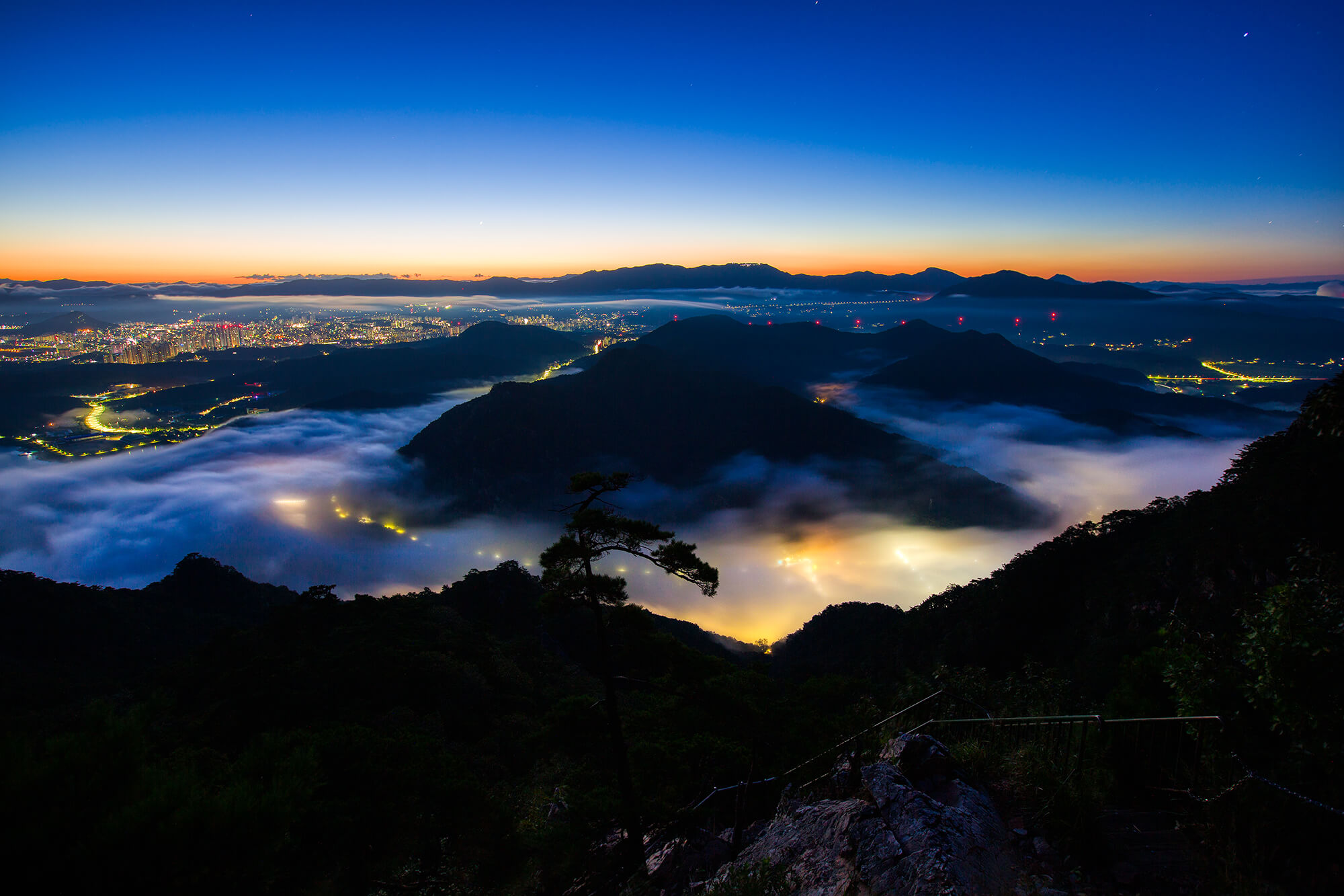 춘천 삼악산 여명과 일출
