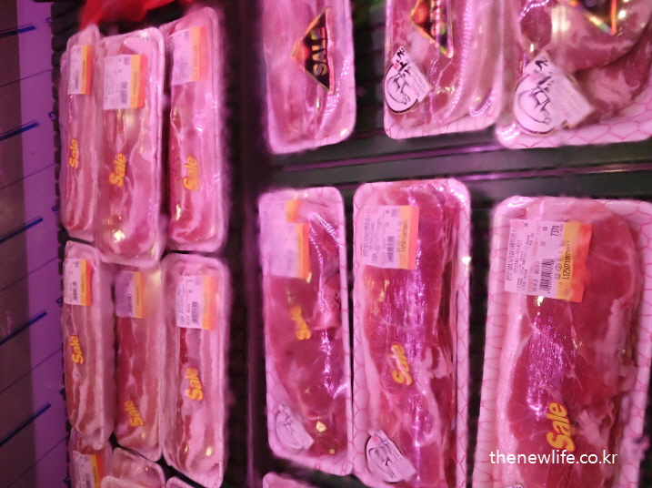 설탕 중독 증상에서 벗어나는 방법으로 단백질 식품-포장된 돼지고기 살코기