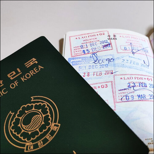 대한민국 여권과 출입국 스탬프