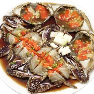 간장게장 접시에 담긴 모습