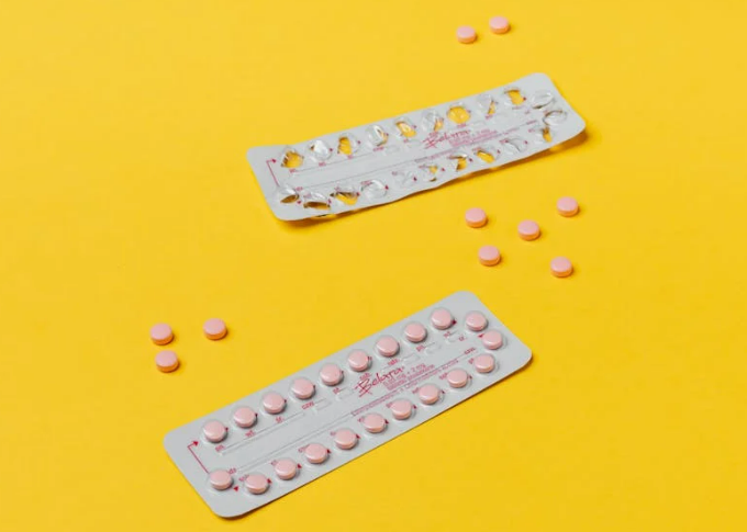 21정의 약을 다 먹은 포장과 새로운 21정의 피임약 이미지