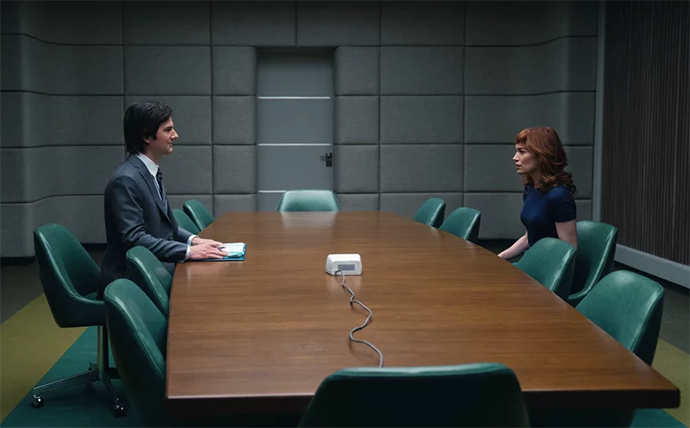 마크와-인터뷰하는-헬리