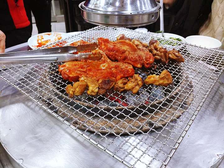 생방송오늘저녁 낭만시장 중앙시장 춘천 삼색 숯불 구이 55년 전통 닭갈비 닭안창살 닭내장 닭목살 맛집 추천