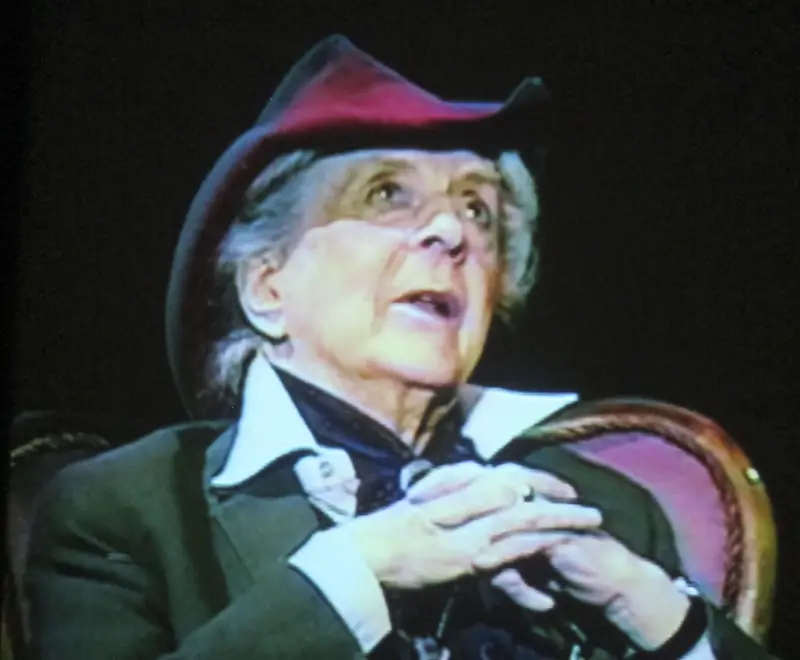 스팅-친구-게이-퀸튼-크리스프