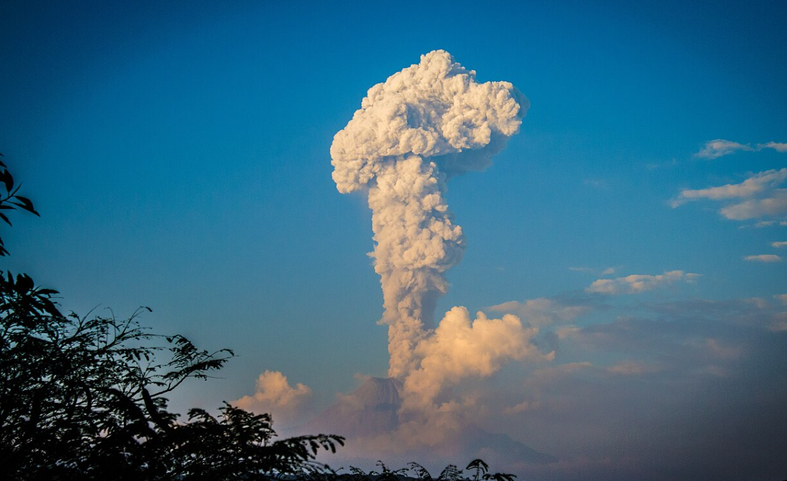 콜리마 화산의 분화 장면