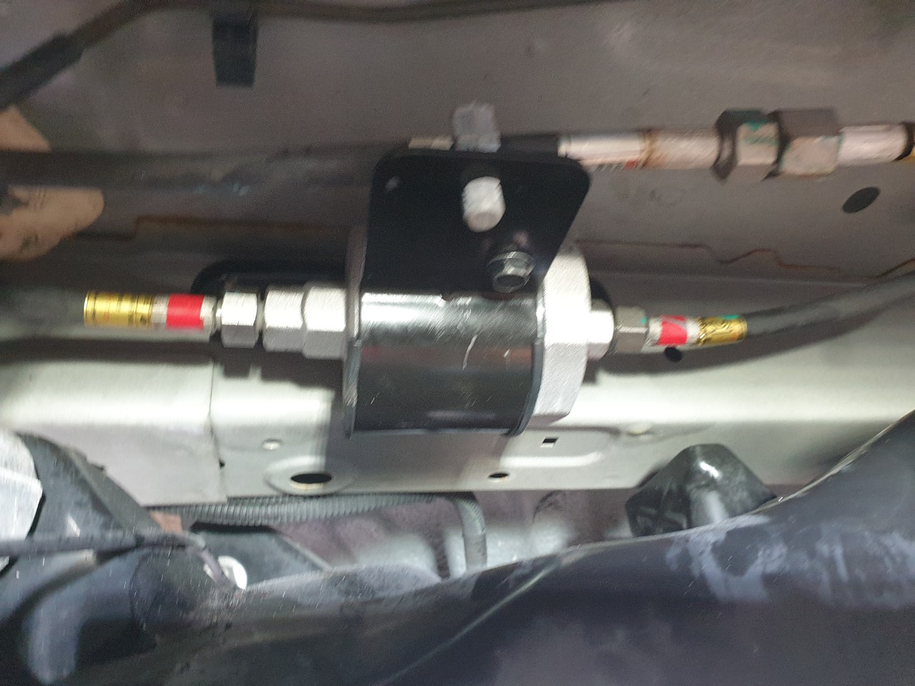 신품으로 교환된 sm7 가스 연료필터