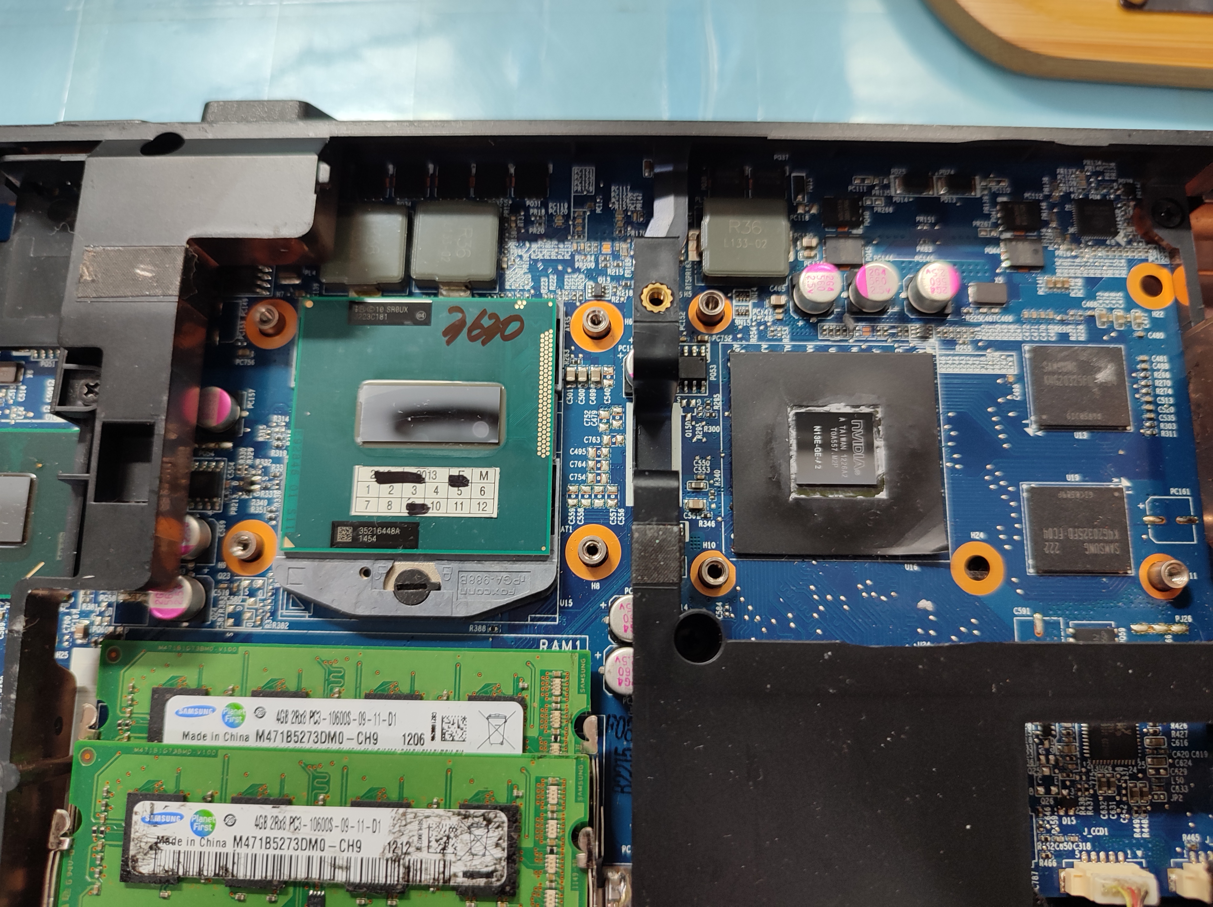 아크텍사의 MX-4 서멀컴파운드를 다시 발랐습니다.