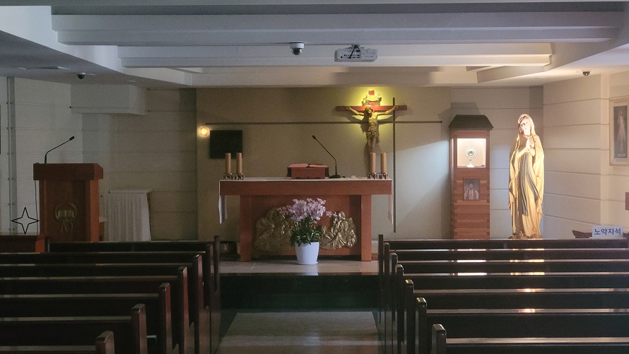 연신내성당 제대, 제단, 십자고상, 성모상 사진