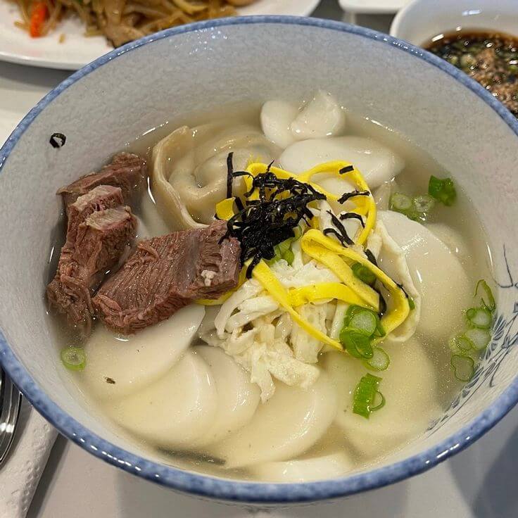 떡국 음식 사진