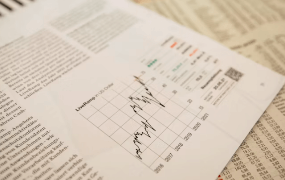 변동금리 vs 고정금리, 2025년 어떤 선택이 유리할까?
