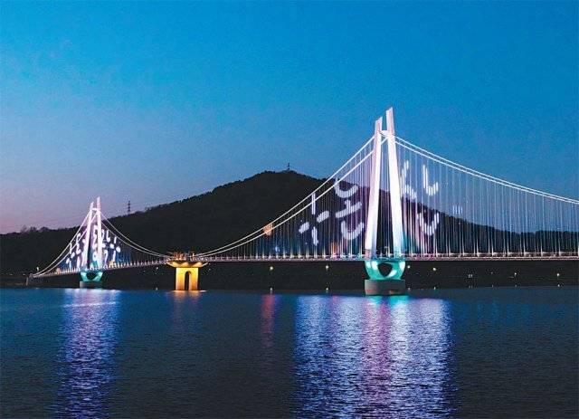 논산 탑정호 출렁다리2