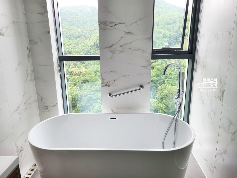 라까사호텔 광명 디럭스 더블룸 월렛 후기, 경기도 호캉스 추천, 숲 뷰 욕조