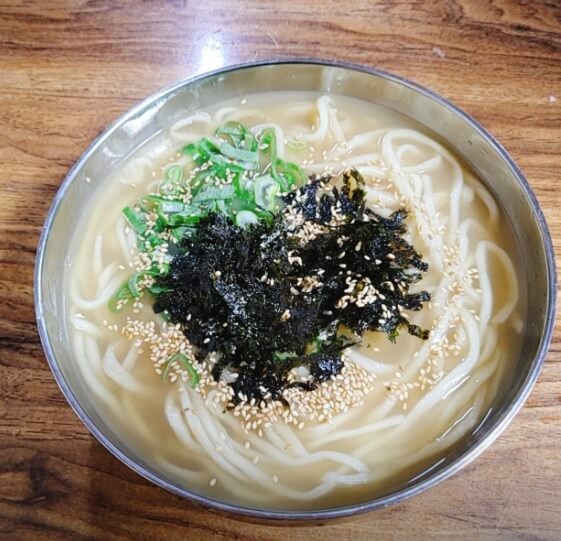 생방송투데이 막 퍼주는 집 얼만데요? 서울 광진구 중곡역 5000원 칼국수 맛집 이상홍두깨손칼국수