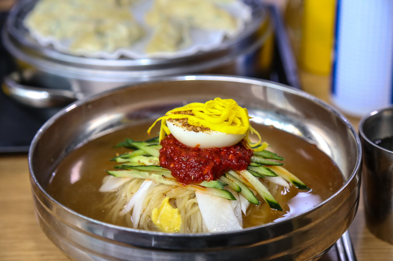 생방송투데이 3784회 한우물의 법칙 경주 전통 밀면 전문점 맛집 불국사밀면 (밀면 연탄불고기 맛집)