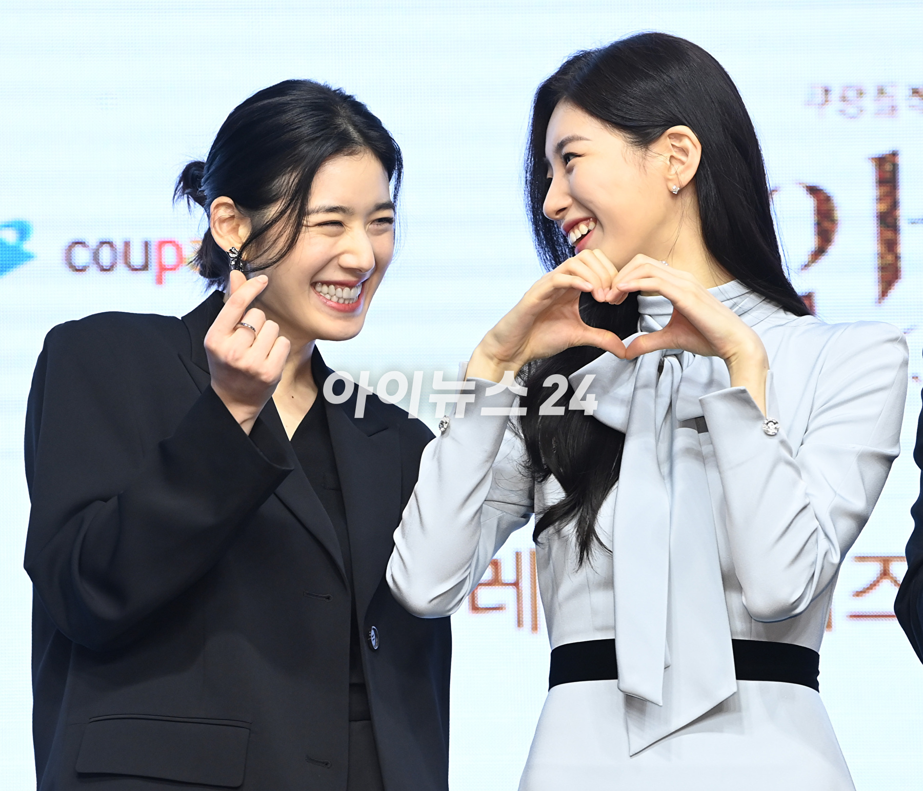 배우 수지가 21일 오전 여의도 콘래드서울에서 열린 쿠팡플레이 시리즈 '안나' 제작발표회에 참석해 포토타임을 갖고 있다. [사진=정소희 기자]