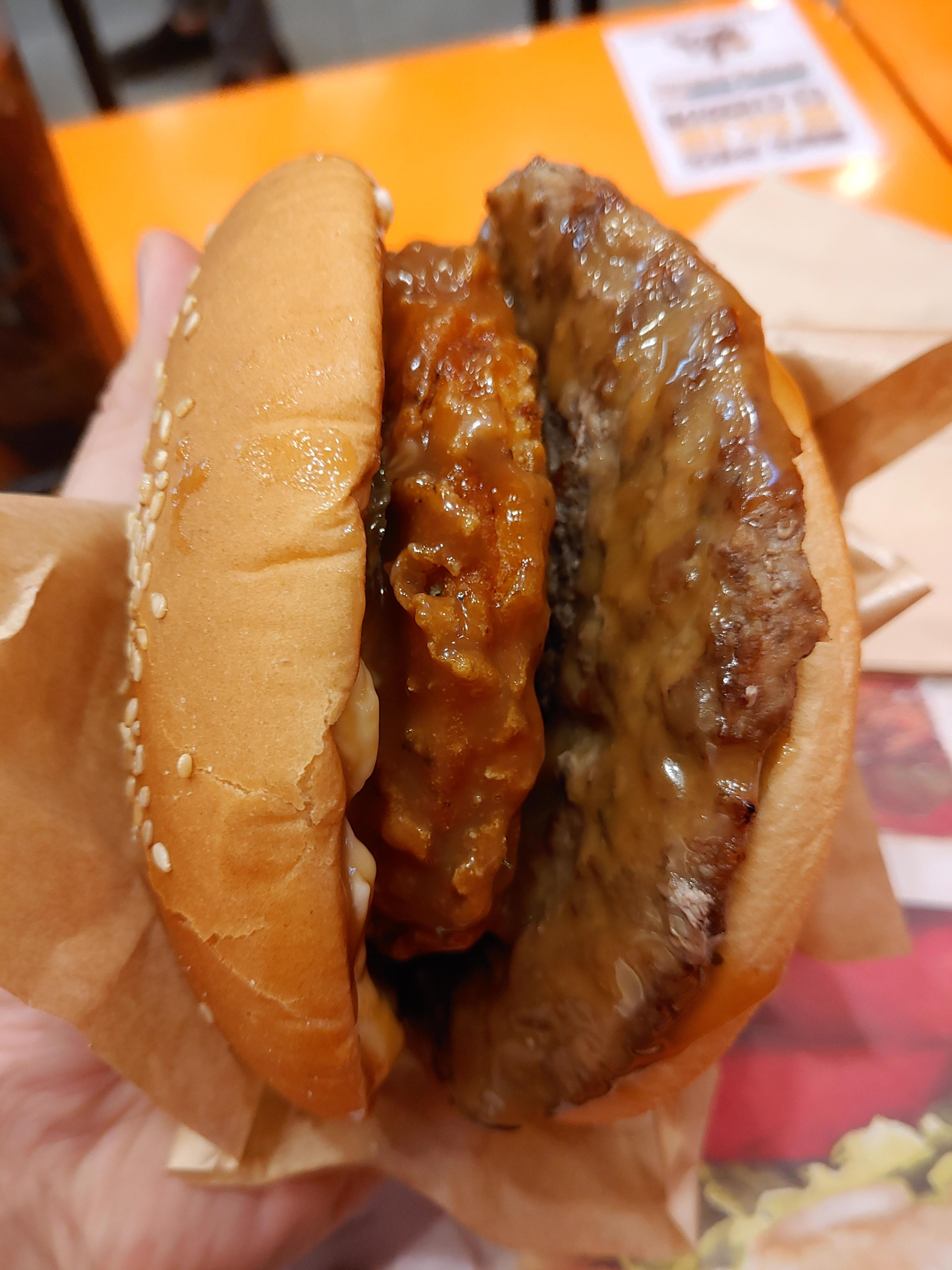 비넛버터 스태커 비프&치킨 버거 리뷰