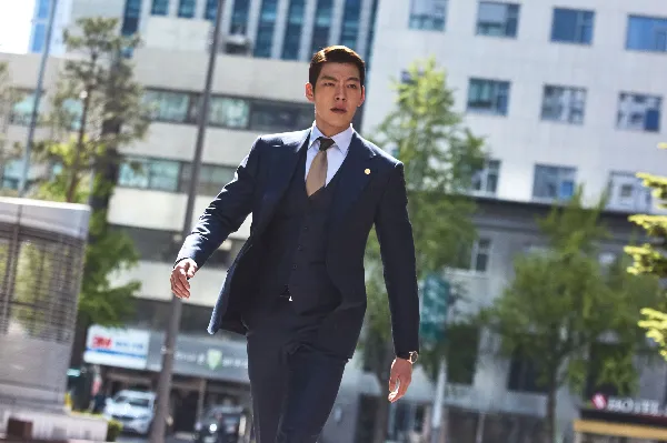 박장군 역(김우빈)