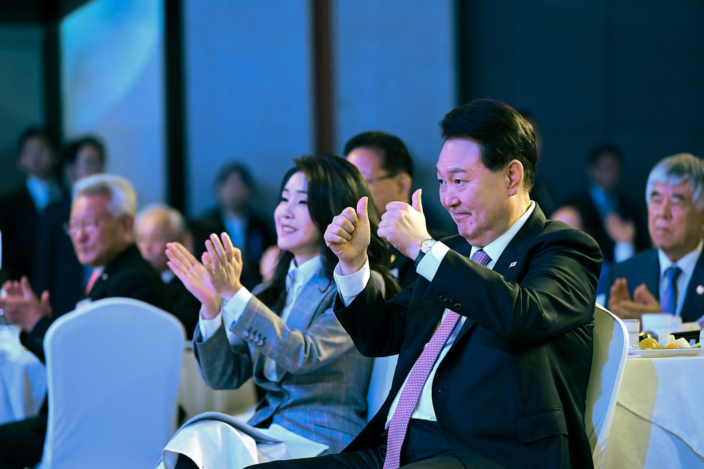 따봉날리는 윤석열대통령