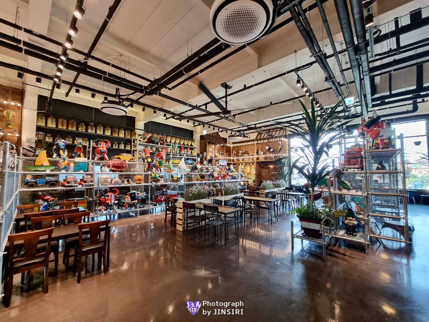 ๊นํฌ ์์ด ๋ณตํฉ๋ฌธํ๊ณต๊ฐ ๋ํ ๋ธ๋ฐ์น ๋ฒ ์ด์ปค๋ฆฌ ์นดํ 55๊ฐค๋ฐ