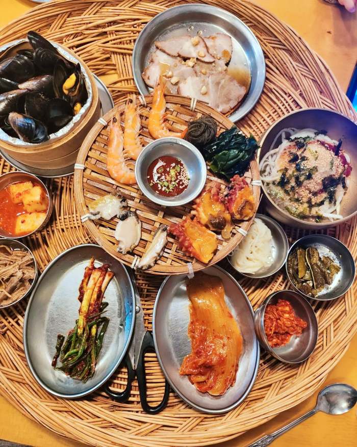 서민갑부 부산 기장 압력솥 전복죽 11첩 반찬 광주리 한상 파는 연 매출 45억 원 슈퍼 리치 갑부 방송 정보