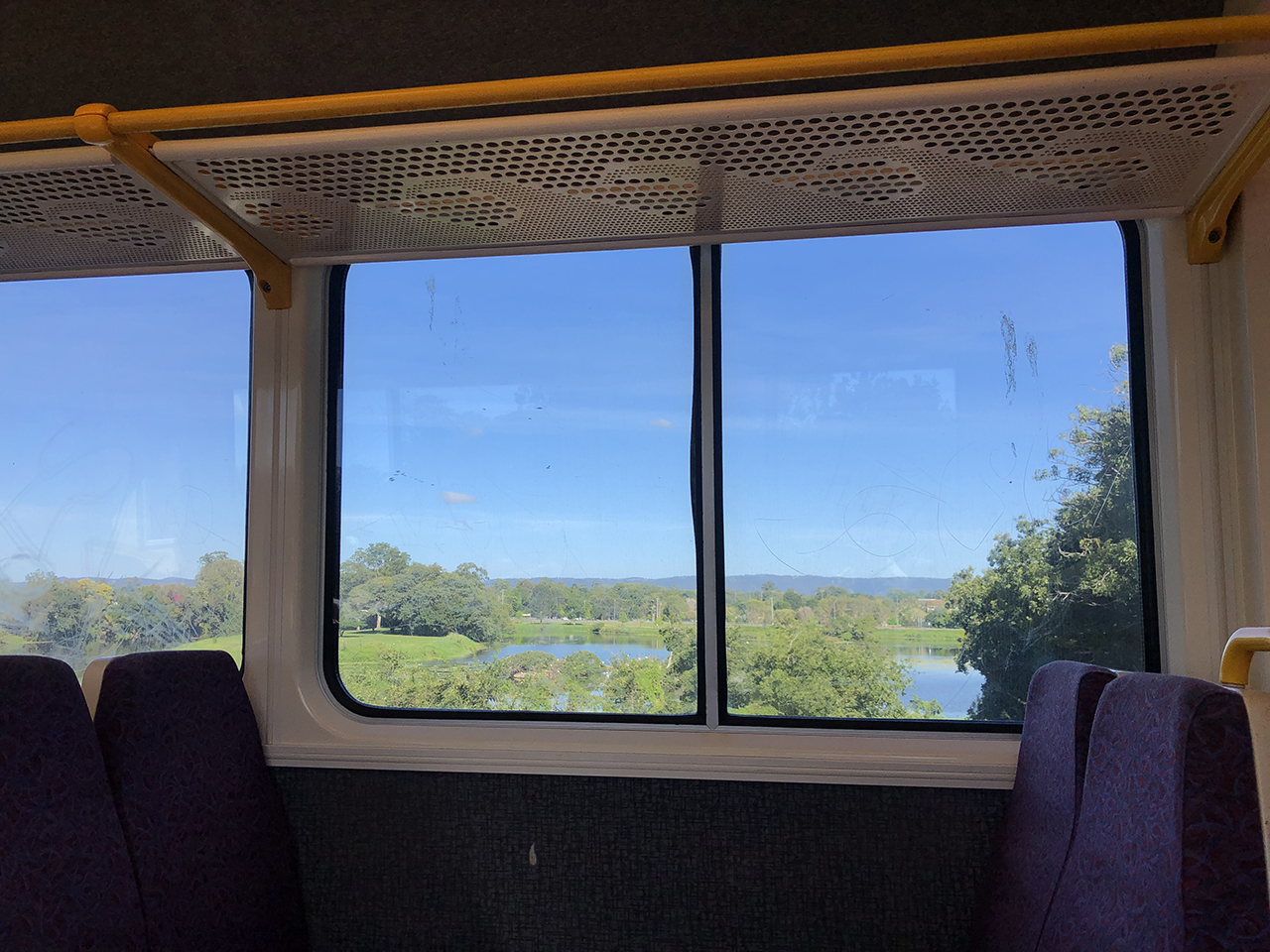 기차 타고 이동